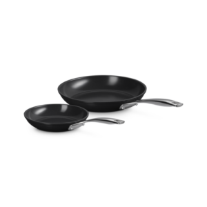 SET DE 2 POÊLES ANTI-ADHÉRENT ESSENTIEL CÉRAMIQUE (20-26CM) - LE CREUSET